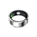 Silber Lazvik Smart Ring mit elektronischen Komponenten auf weißem Hintergrund