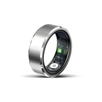 Lazvik Smart Ring mit elektronischen Komponenten auf weißem Hintergrund