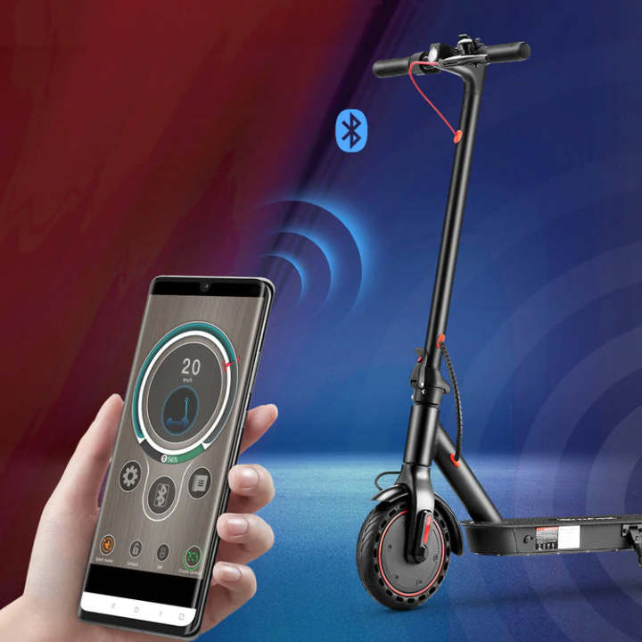 LynorHome Elektroroller mit Hochsicherheits-Lithiumbatterie-Funktionen vor schwarzem Hintergrund