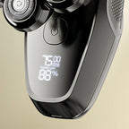 Onevik Glatzen Rasierer mit Digitaldisplay vor beigem Hintergrund
