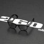 Schwarze Onevik Smart Glasses auf dunkelgrauem Hintergrund mit „2600“-Branding