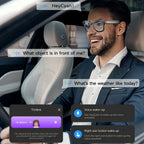 Mann im Auto interagiert mit einer Sprachassistent-Oberfläche