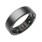 Schwarzer SofiRing S10 mit elektronischen Komponenten auf weißem Hintergrund