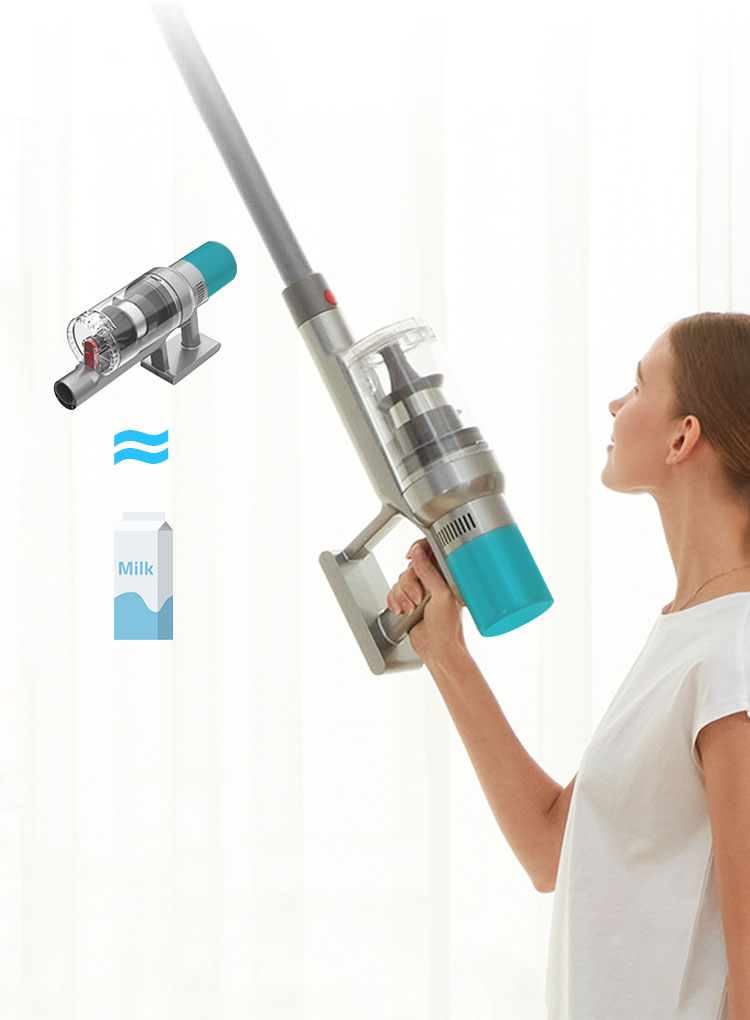 StarPod Staubsauger mit Zubehör auf Holzboden, wandmontiertem Staubsauger und Katze im Hintergrund