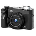 Schwarze Zoomix Digitalkamera mit 4K Ultra HD und 75,0 Megapixel auf weißem Hintergrund